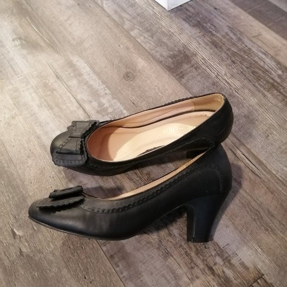 Black Chase + Chloe Retro Heels - Picture 3 of 4
